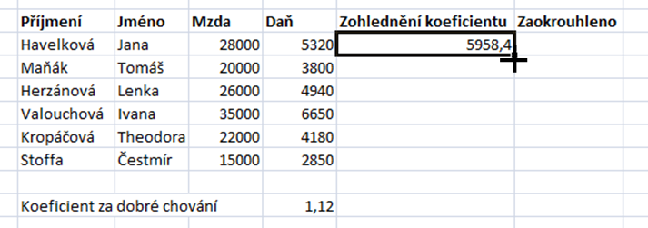 V tomto okamžiku stiskneme levé tlačítko myši (ponecháme trvale stisknuté) a táhneme myší k buňce F9. Poté tlačítko myši uvolníme.