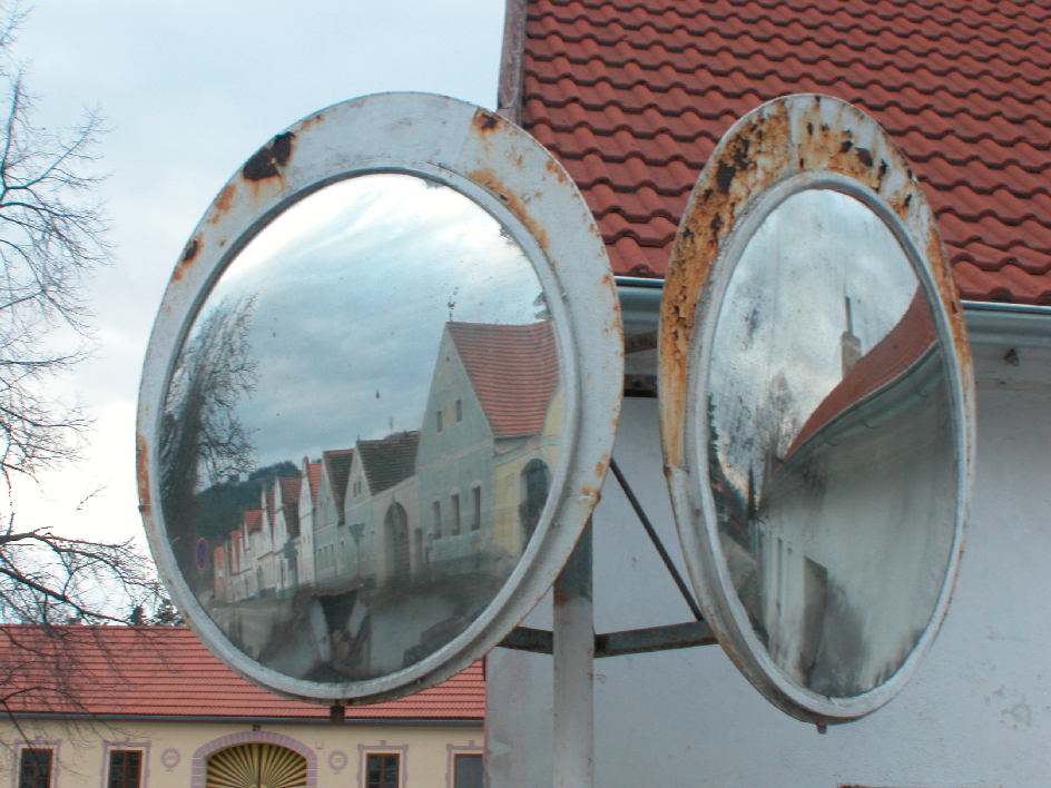 Novodobé monumenty Velice často byl uprostřed návsi postaven kulturní dům, nebo prodejna (OD Prior v Jihlavě je asi nejznámějším odstrašujícím příkladem, byť ne jihočeským).