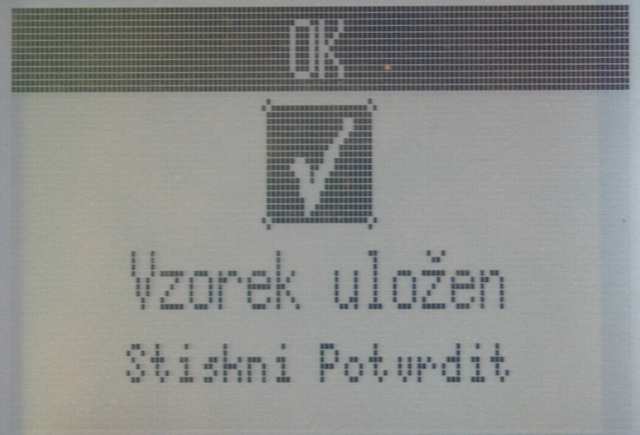 Zadejte identifikační číslo pro nového uživatele, použijte alfa-numerickou klávesnici. Systém vyžádá tři otisky stejného prstu (původní nastavení).