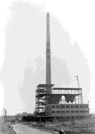 Historie společnosti 30.léta 20.století: postavena elektrárna, zásobuje elektřinou a teplem (kombinovaná výroba) areál Baťových závodů, sídliště Bahňák, obchodní centrum a hotel r.
