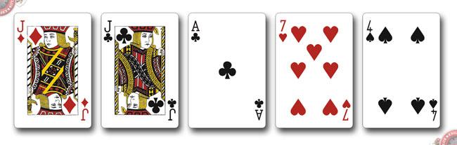 Nahoře: Spades listy, Hearts srdce Dole: Diamonds káry, Clubs - kříže Zde rozeberu podrobněji pravidla hry Texas Hold em: 1..1.1 Výherní kombinace Celkem máme 13 výherních kombinací.