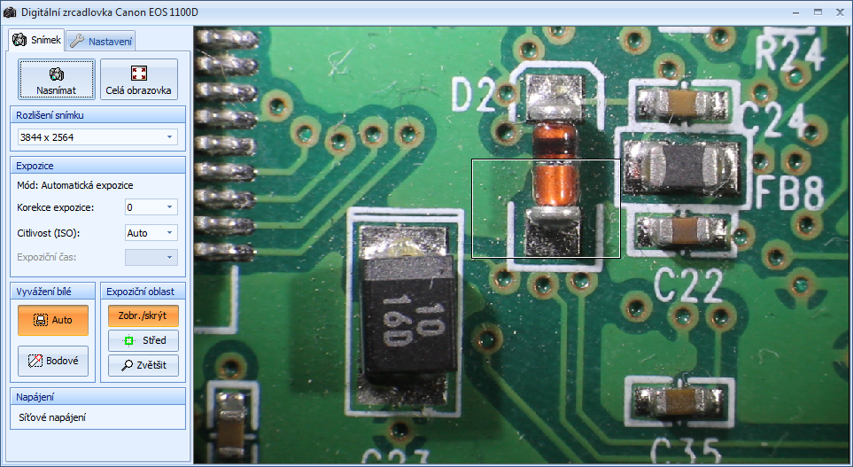 Ovládací panely snímacích zařízení 2. Digitální zrcadlovky Canon řady EOS Ovládací panel pracuje s digitálními zrcadlovkami Canon řady EOS.