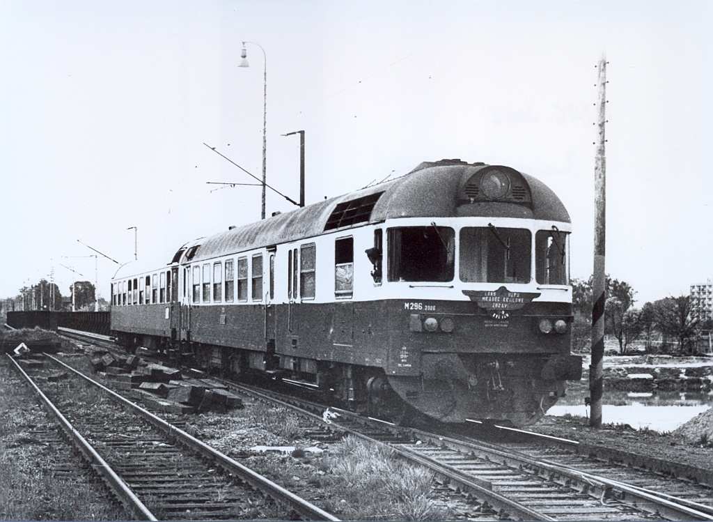 V roce 1970 rozhodla správa dílen Ústředí správy železnic a svým výnosem č.j. 34 997 z 25.března o zjednodušení a sjednocení nátěrů motorových a přípojných vozů.