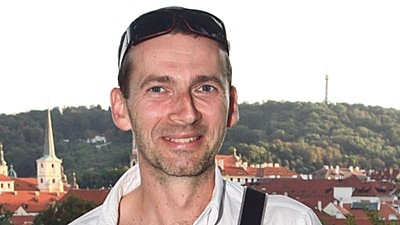 Můžu pít vodu, kávu, čaj i vývar z bylinek. Ale džus už ne, to už je potrava. A káva je šamanská bylina. Když se setkáváte s přáteli a oni jedí, jak to vypadá? Většinou si dám vodu.