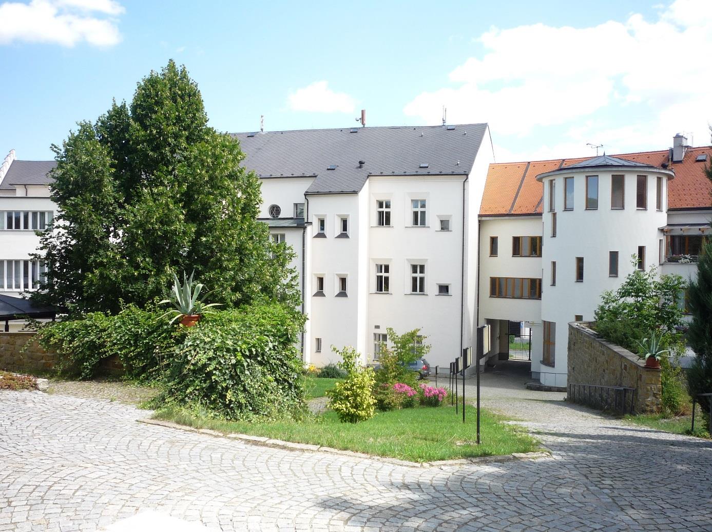 VÝROČNÍ ZPRÁVA 2013 Domov Barbora Kutná Hora, poskytovatel sociálních služeb Základní identifikační údaje: Název: Domov Barbora Kutná Hora, poskytovatel sociálních služeb Právní forma: příspěvková