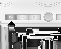146 Řízení vozidla a jeho provoz Aktivace Při zapnutém zapalování se systém musí aktivovat manuálně. Stiskněte na přístrojové desce tlačítko r.
