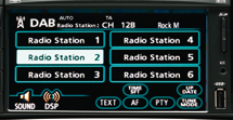 Systém zahrnuje AM/FM rádio, CD přehrávač kompatibilní s MP3/WMA/CDX, přední vstupy pro AUX a USB/iPod, přípravu pro DAB systém a tři DSP režimy ekvalizéru.