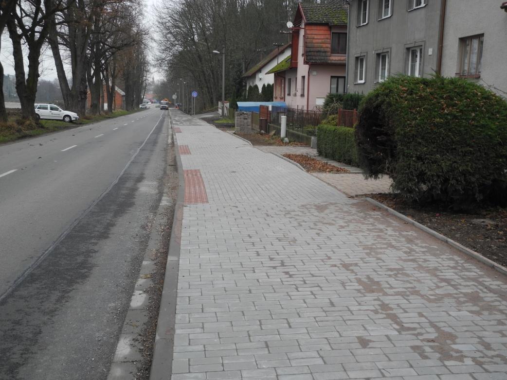 Výstavba ve městě v roce 2014: Stezka pro chodce a cyklisty podél silnice