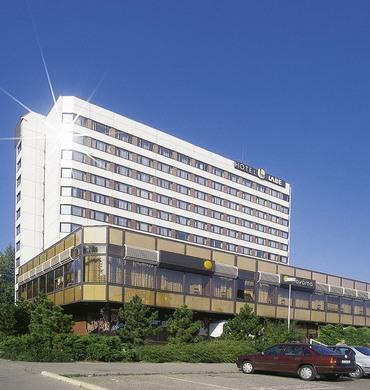 36/ Hotel Labe, Masarykovo náměstí 2633, Karel Řepa Lubomír Driml, asi 1982-1985 Přejato z: http://www.hotellabe.cz/?