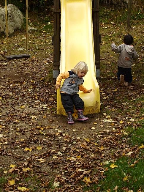 Komplexní péče je poskytována dětem zdravotně a sociálně ohroženým, dětem s handicapem, o něž se vlastní rodina nedovede, nemůže nebo nechce postarat.