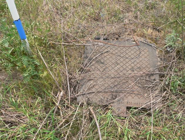 Její nejširší část je přibližně 6 metrů a to v místě pod křižovatkou silnic II. a III. třídy a u nájezdu, kde se cesta napojuje na silnici vedoucí k obci Oslavice.