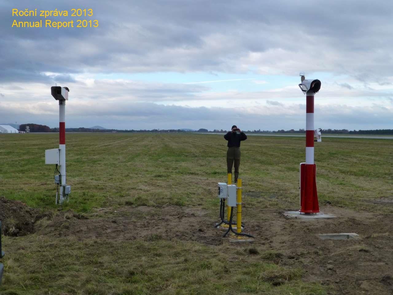 Brně/Tuřanech, pozice MID RWY28 Základní obrazovka systému AWOS AviMet na letecké meteorologické stanici na letišti Praha/Ruzyně (LKTB) AWOS AviMet system s basic screen at the Aeronautical MET