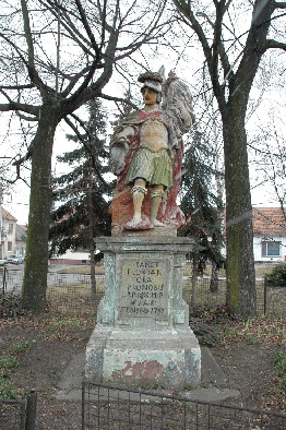 érou klasické a vrcholné formy krojů v českých zemích. Restaurování sochy Floriána Oprava dalších památek Rok 21 byl rokem oprav památek v obci.