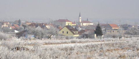 Obsah: 1. Závěrečný účet obce 2. Plnění rozpočtu 3. Slovní komentář k výsledku hospodaření a) zhodnocení příjmů a výdajů b) hlavní investiční akce c) projekční připravenost d) pohledávky a závazky 4.