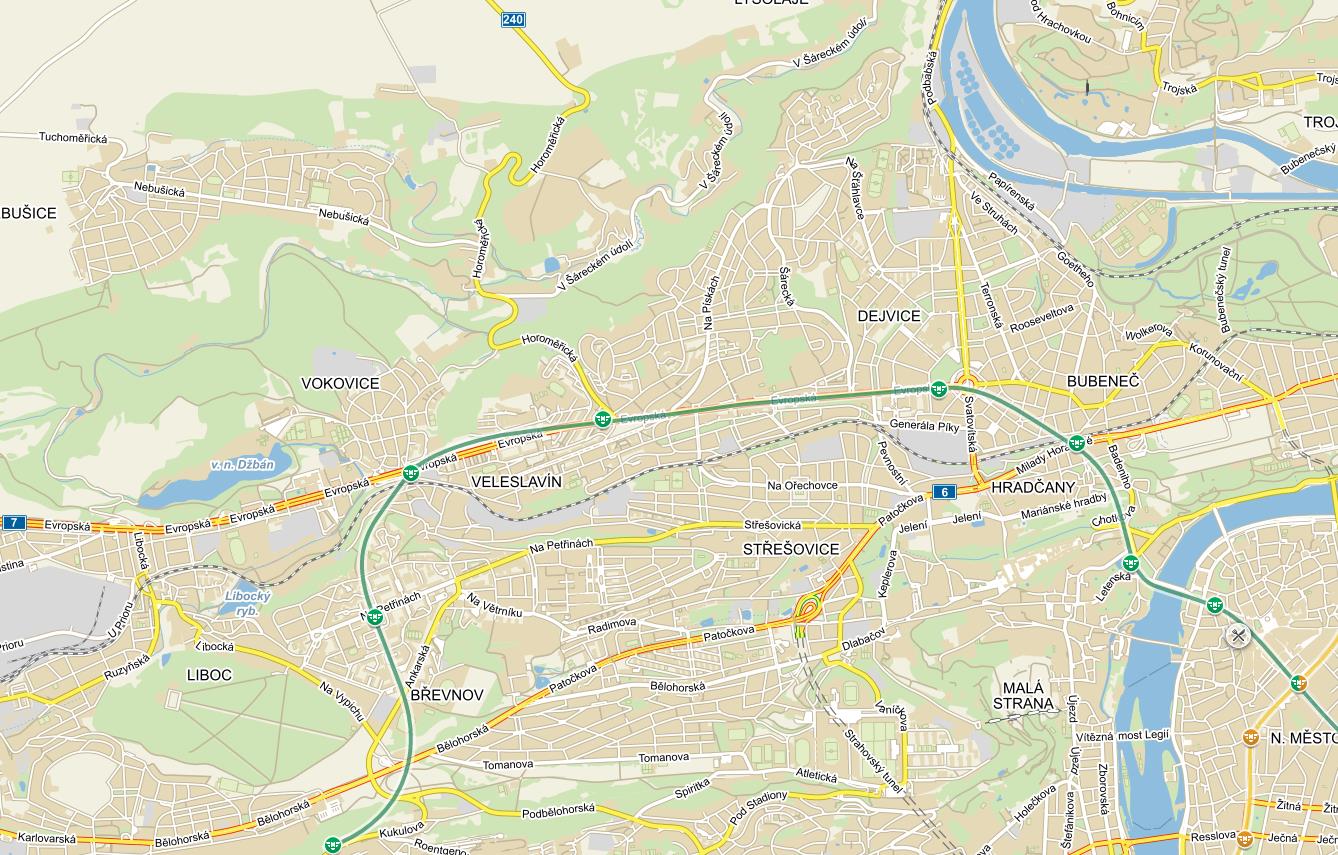 tvoří dva samostatné pokoje, v jednom je nová kuchyňská linka. Samostatné WC a zděná koupelna s vanou. K bytu náleží sklep 3 m2. Možnost parkování v ulici.