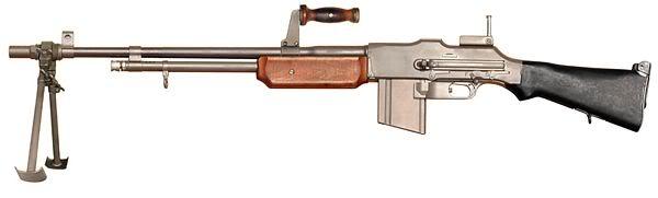 B.A.R.1918 (Browning Automatic Rifle1918) Váha: 7,3 kg Dostřel: 1500 m Kadence: 500-650 ran/min Munice: cal. 30-06 Springfield Zásobování: Schránkový zásobník na 20 ran Použití: B.A.R. sloužil jako lehký kulomet a těžká automatická útočná puška, která nebyla zrovna nejvhodnější pro podpůrnou palbu kvůli malé kapacitě zásobníku.