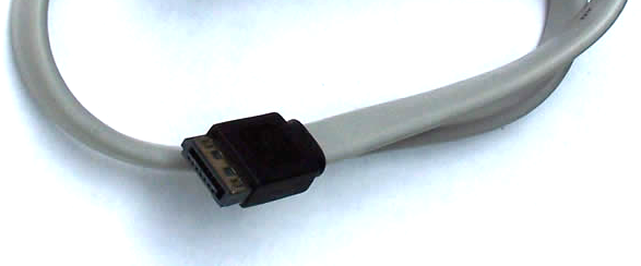 Způsoby připojení - SATA starší konektor pro připojení napájení konektor SATA pro propojení se základní deskou SATA