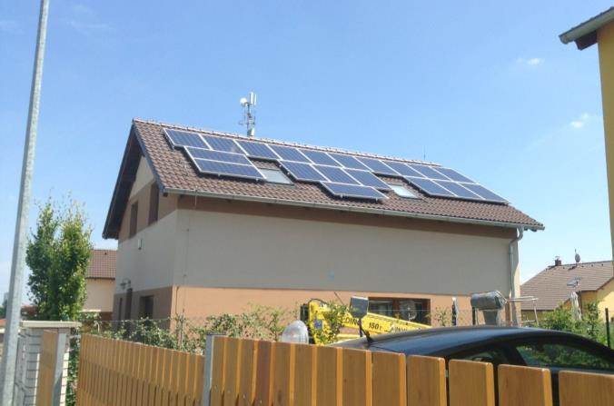 Rodinný dům - Praha Nominální výkon: 6,86kWp Schüco PG 60 MPE 245W SolarEdge SE 7k Instalovaná plocha: 48 m 2 Uvedení do provozu: Červenec 2013 Rodinný