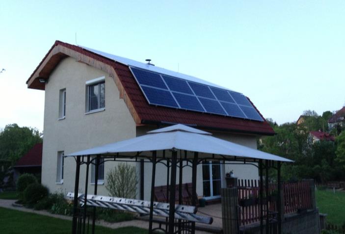 Rodinný dům - Třebotov Nominální výkon: 5kWp Schüco PG 04 MPE 250W SMA STP 5000TL-20 Instalovaná plocha: 34 m 2 Sklon modulů: 25 Uvedení do provozu: Duben 2013