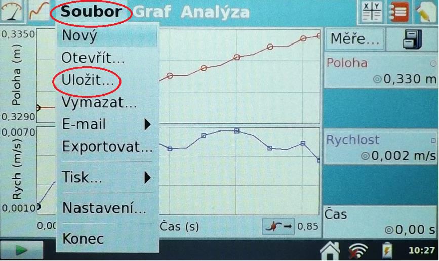 1: pokud graf vykazuju nezvyklé výkyvy v měřené vzdálenosti, měření opakujte. Pozn. 2: nutno naměřit nerovnoměrný pohyb polopřímka v grafu není dobrý výsledek. Obr. 2 5.