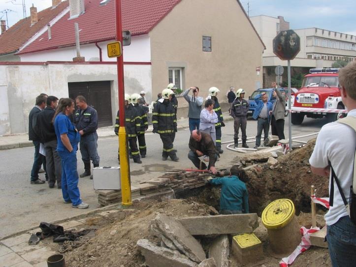 Rizika prací na PZ ve vztahu ke stavebním pracím 1) Práce prováděné na plynovodech bez plynu 2)