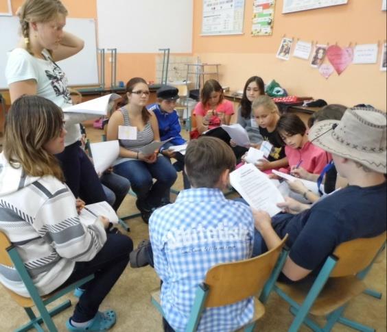 Herectví (Maxmilián Pilmaier, 7. B) V učebně matematiky se hraje divadlo jménem Balšoj těatr, má 11 členů, hra nese název O veliké řepě, na tuto pohádku se všichni domluvili. Hra bude v 11:30 hod.