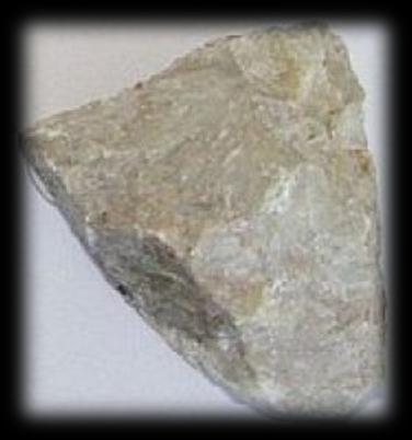 Suroviny: Železná ruda (magnetit, limonit, hematit, siderit), koks, vápenec Koks se vyrábí z černého uhlí