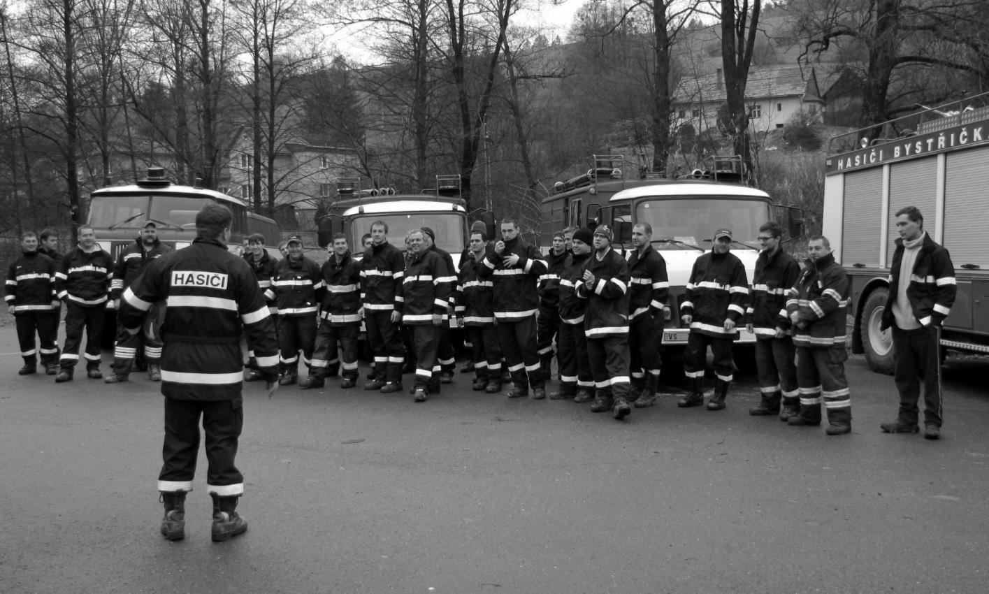 Následně se začalý sjíždět jednotlivé výjezdové skupiny na předem neznámé místo zásahu.