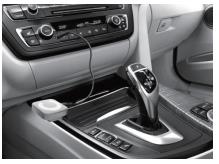 3. Použijte zařízení jako handsfree soupravu do auta Použití jako standardní Bluetooth auto souprava pomocí 3,5mm audio kabelu a Bluetooth připojení. 4. iphone/ ipad/ Android/ BlackBerry atd.