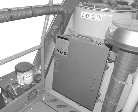 Konstrukce a funkce základního vozidla Vedení vzduchu ve střeše (1) Připojovací hrdlo (2) Vedení vzduchu (3) Uzavírací plech vzadu (4) Uzavírací plech vpředu Obr. 43 Skříň filtru na stroji Obr.