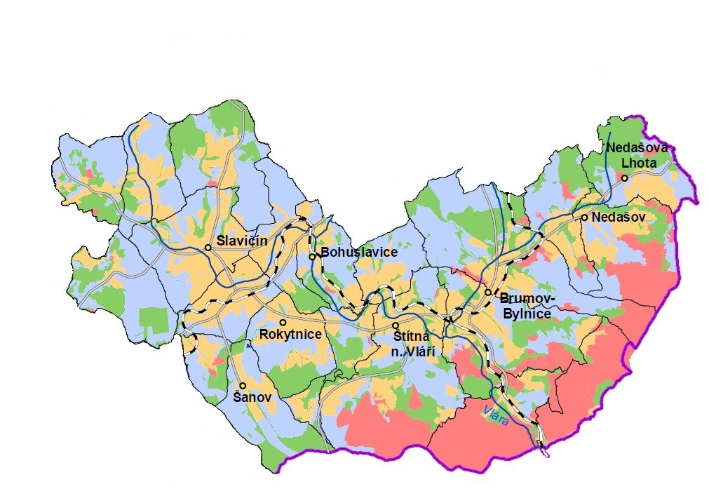 Obrázek 7 : CHKO Bílé Karpaty ve zvoleném regionu s vyznačením jednotlivých zón Tabulka 6 : Údaje o kategorii lesa a obmýtí v regionu (Národní inventarizace lesů ČR 31.12.