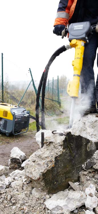 BOURACÍ KLADIVA Hydraulika zasahuje silněji Při prvním použití hydraulického bouracího kladiva zažijete překvapení. Toto je ten kompaktní tichý nástroj.