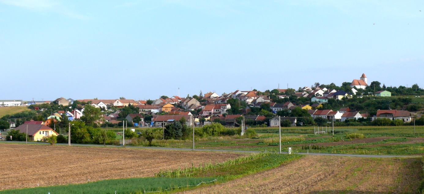 Obr. 53 Bořetice. Foto A. Vaishar orná půda 69% vinice zahrady sady TTP 8% 3% 12% lesy vody zastavěná území 2% 1% 2% 1% 2% ostatní plochy Obr. 54 Struktura využití ploch v obci Bořetice.