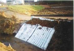 stavebnicový vak ( big bag ) ochranná kombinovaná hráz - 3 x trojče (2 x 550mm, 1 x 650mm) příkladné provedení -zásyp - příkladné provedení vnitřní vak vak matrace