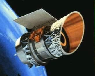Družice IRAS 26. ledna 1983 odstartoval raketový nosič Delta a vynesl na polární dráhu infračervený dalekohled s detektorem chlazeným tekutým héliem.