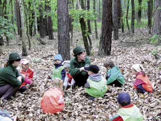 myslivost Lesní pedagogika je environmentální vzdělávání o lese, vztazích a procesech probíhajících v něm zahrnující aktivity, které dětem a dalším cílovým skupinám (mládež, dospělí, handicapovaní