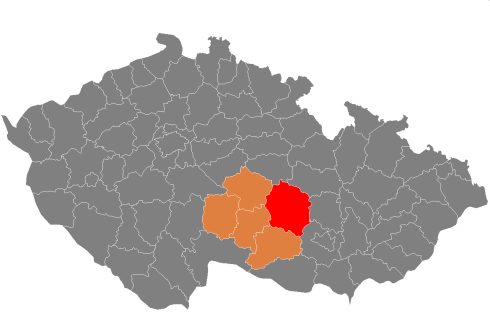 trhu a celková poloha tohoto okresu v ČR. Spolu s červeně označeným okresem je oranžově vyznačena oblast kraje Vysočiny, kde je možnost budoucího růstu.