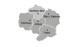 Sousedí s těmito kraji: Jihočeským, Středočeským, Pardubickým a Jihomoravským, se kterým vytváří oblast NUTS 2 za účelem podpory regionálního rozvoje.