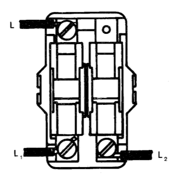 i) Ochranným vodičem propojte zemnící můstek s ochrannou svorkou na kovové části světelného panelu. j) Zašroubujte ţárovky a uzavřete krycí částí elektroinstalačních lišt.