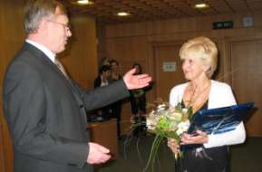 Závěr Jak obléknou sborník Vernisáţ výstavy, kterou připravili členové organizačního výboru konference elearning ve spolupráci s pracovníky katedry výtvarné kultury, se konala 9. listopadu 2009.