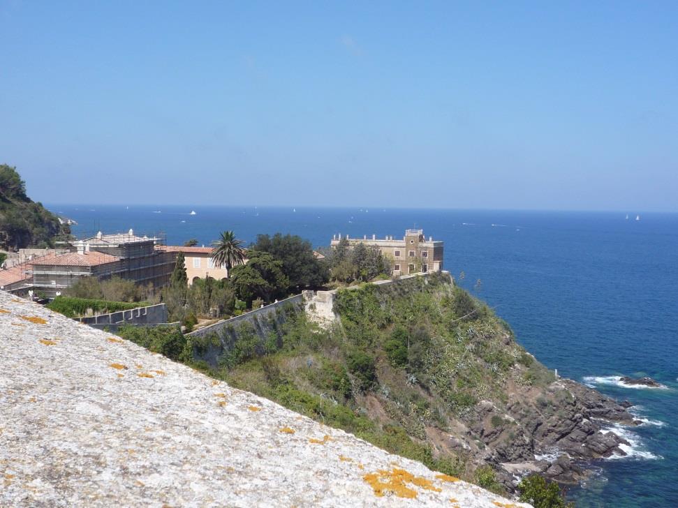 Vila dei Mulini Napoleon měl odtud nádherný výhled na moře.