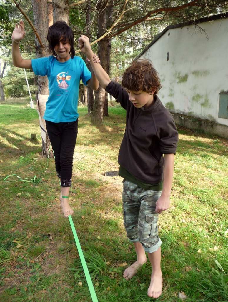 sobotu před obědem prohlédnout spoustu fotek z tábora jesenických skautů a z jejich výprav.