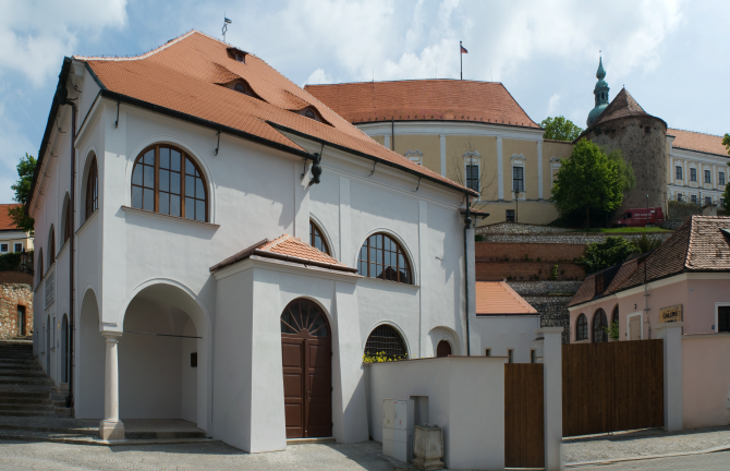 Synagoga a rabínský dům v Úštěku Obecní