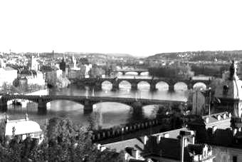 Cvičení přepiš do sešitu. Jedu s tetou Ruženkou do Prahy. Pujdeme se podivat na Petřinskou rozhlednu az uplně nahoru. Přes řeku Vltavu vede Karluv most.