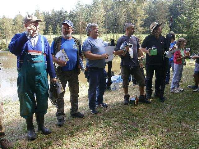 ZPRAVODAJ Z HRAJOVIC, KAMBERKA A PŘEDBOŘIC číslo 19 Je tu podzim, deštivý stejně jako byl konec léta, a tichý díky uzavírce na komunikaci a tím pádem malému dopravnímu provozu.