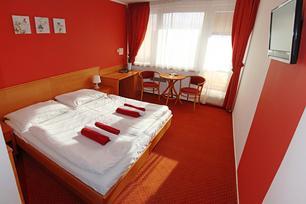 LUHAČOVICE - Hotel Vega*** WELLNESS POBYT (7 dní/6 nocí) 6 100 Kč/osoba (původně 6 990 Kč) 6x ubytování v prostorném dvoulůžkovém pokoji 6x polopenze (snídaně formou buffetu, 3-chodová servírovaná