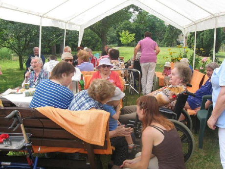 Zábava na zahradě Nejdůležitějším úspěchem je plná podpora zřizovatele k realizaci výstavby nového pavilonu.