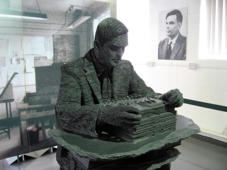 Alan Mathison Turing Britský matematik, logik, kryptoanalitik a zakladatel moderní informatiky, který ţil v letech 1912 aţ 1954.