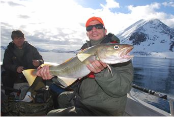 Rybářská výprava do norských fjordů 1.1.2014 13.00 hod. Budeme sledovat tým rybářů z programu Fishing and Hunting na výpravě do Norska, kde prožili úžasné dobrodružství.