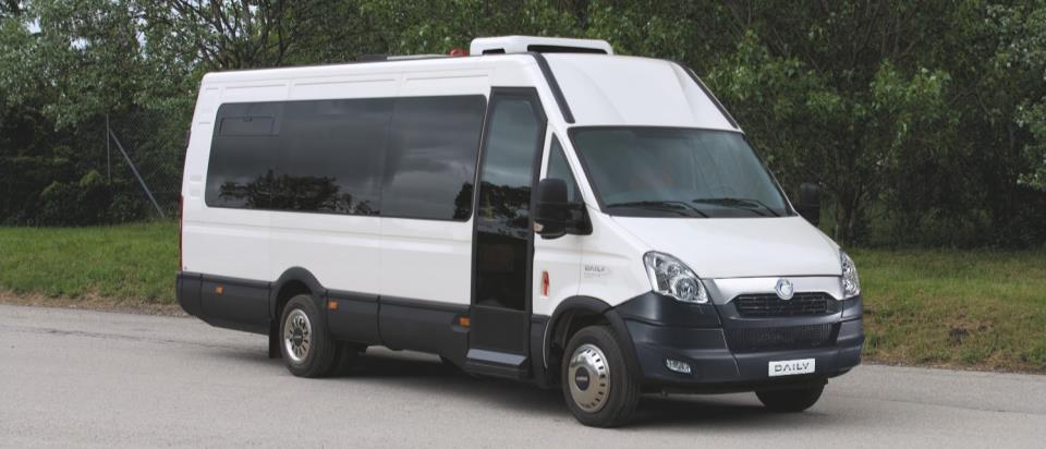 Turistický minibus pro 19 cestujících OBECNÉ VLASTNOSTI Výška (s / bez klimatizace) Převis karoserie přední/zadní Rozchod vpředu/vzadu 7 348 mm 3 950 mm H3: 2 745 / 2